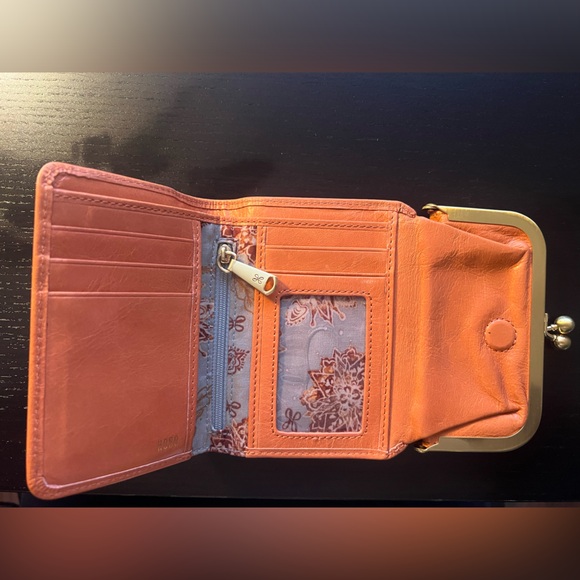 Hobo Wallet - Picture 2 of 2